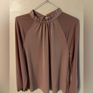 Cable & Gauge blush pearl Embellished Pleated Blouse